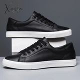 Ultra-Comfortable Classic Mens Sneakers - Secure Lace-Up Sporty Yet Refined Style Fashion-Forward